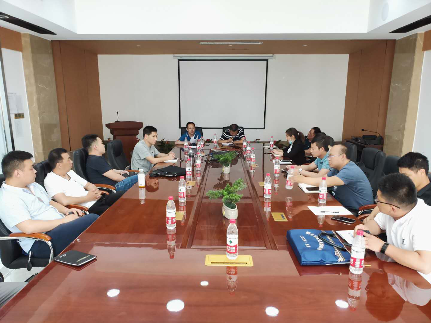 新乡市建筑消防协会召开会员单位研讨会